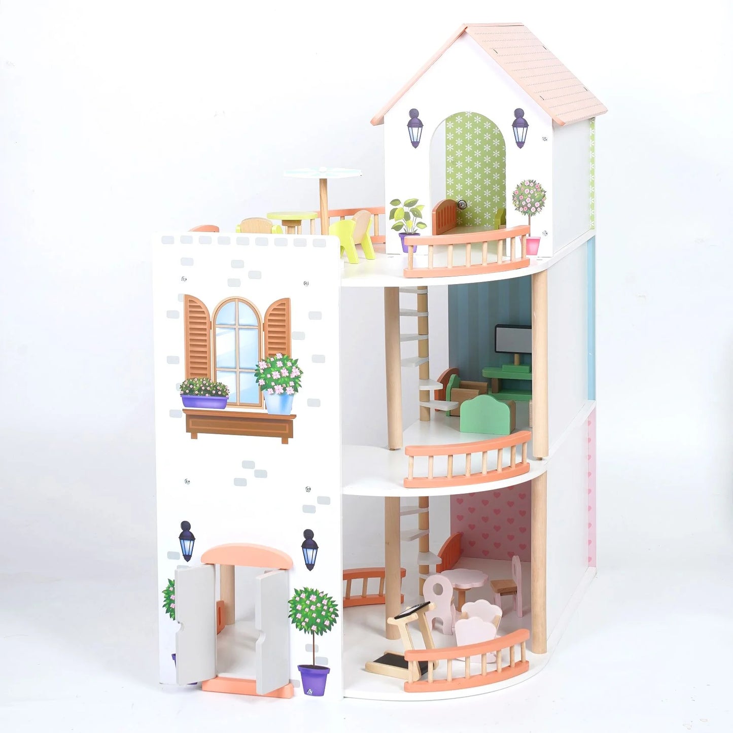 Dreistöckiges Puppenhaus mit weißen Wänden, rosa Akzenten und dekorativen Balkonen.