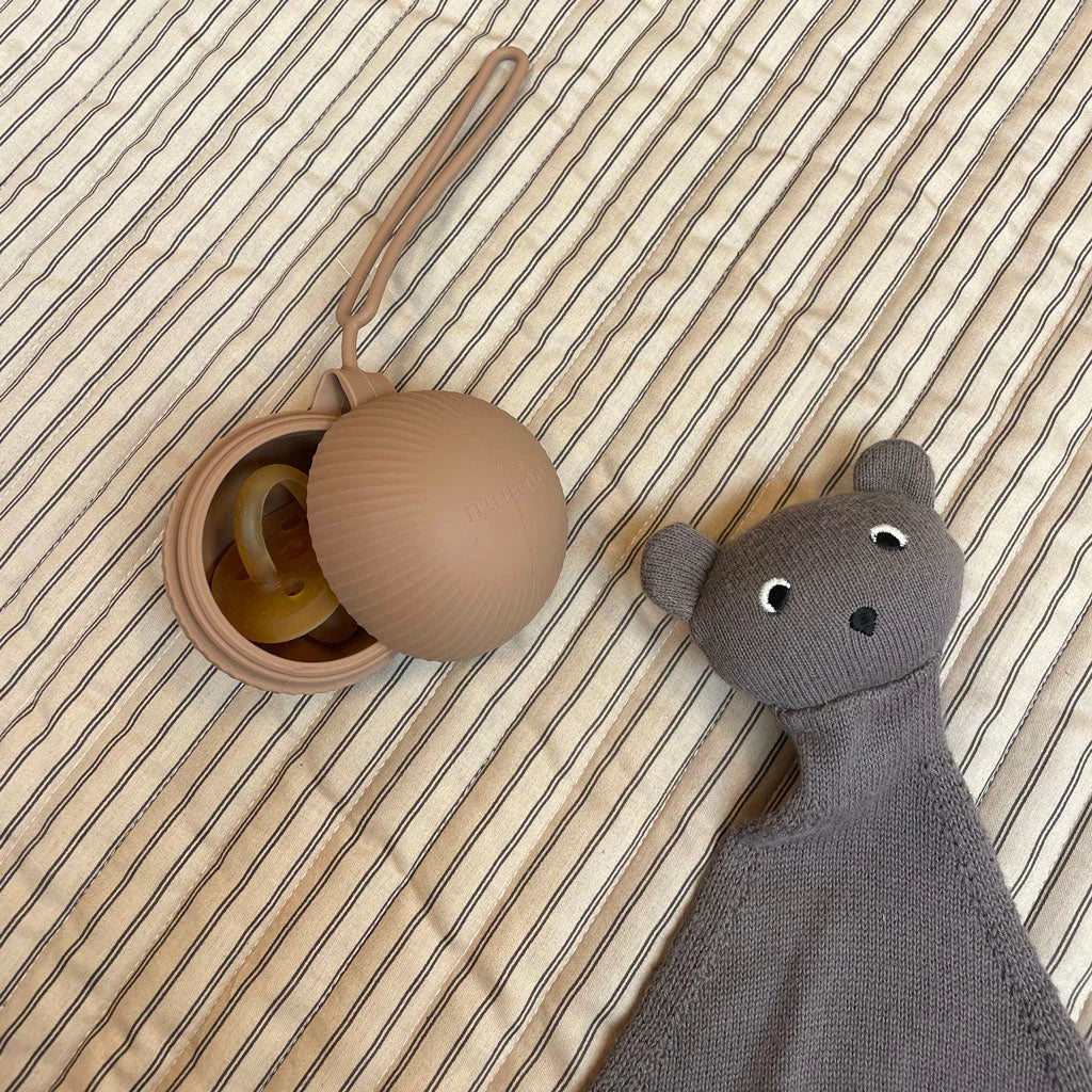 nuuroo nuuroo Silikon-Pacifier-Box "Camille" - Sauber und praktisch!