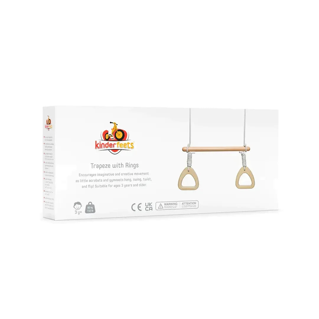 Trapezstange aus Holz mit Seilgriffen für Kinderspielgeräte.