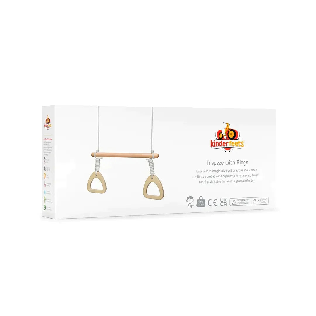 Trapezstange aus Holz mit beigen Seilringen an beiden Enden.