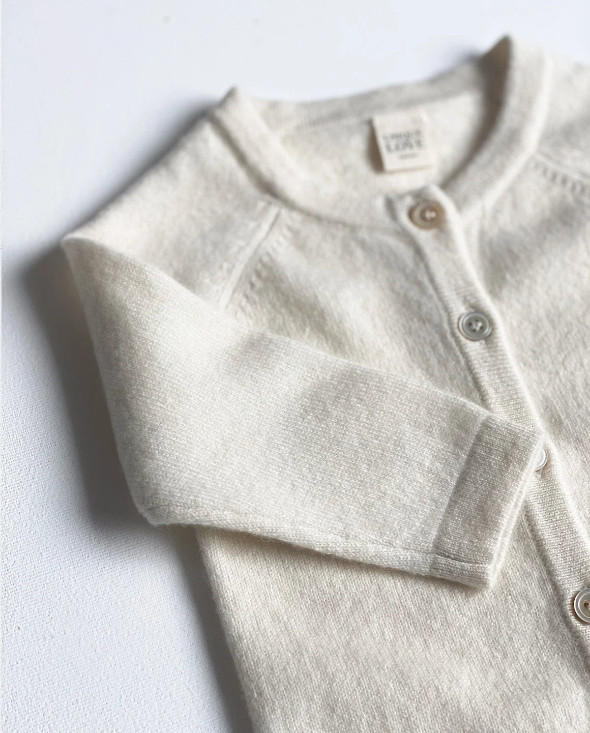 UNIQUE LOVE Luxuriöser Kaschmir Overall für Babys in Off-White - ein wunderbares Geschenk!