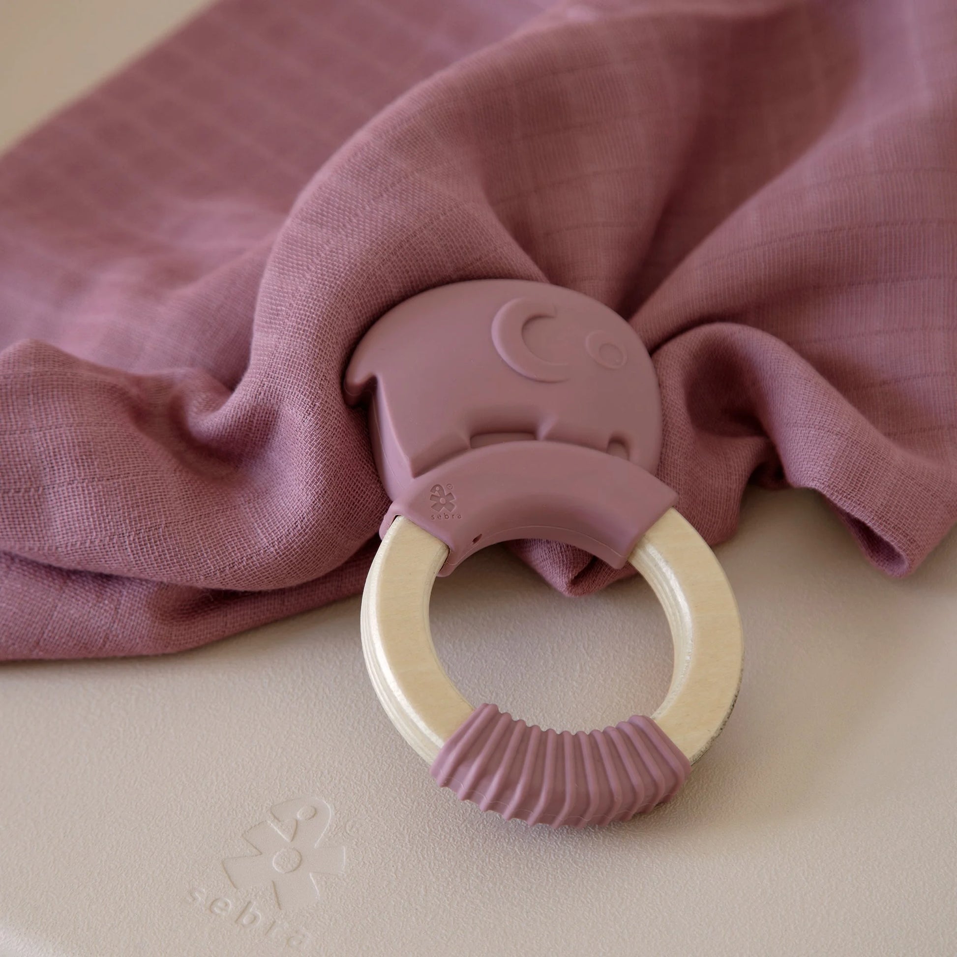 Sebra Sebra Silikon Beißring auf Holzring - Fanto - Vintage Rose