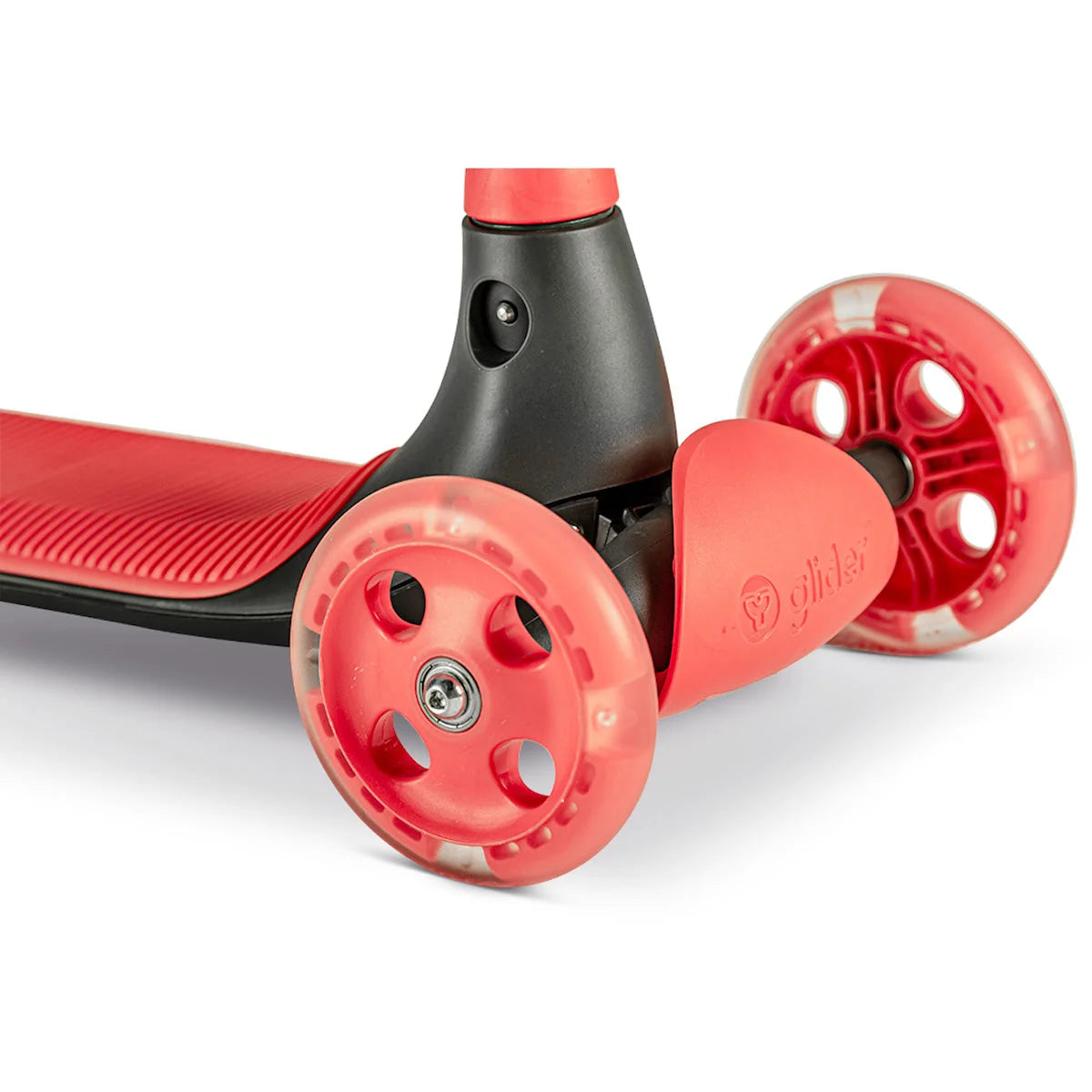 Roter und schwarzer Kick-Scooter mit transparenten Rädern.